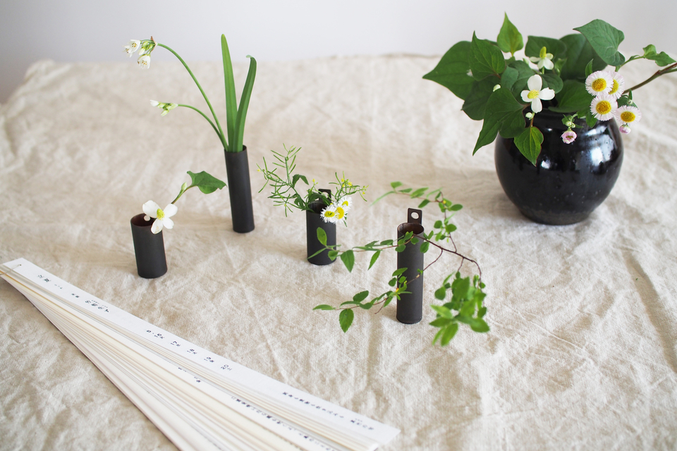 須藤吉徳さん　銅の花器