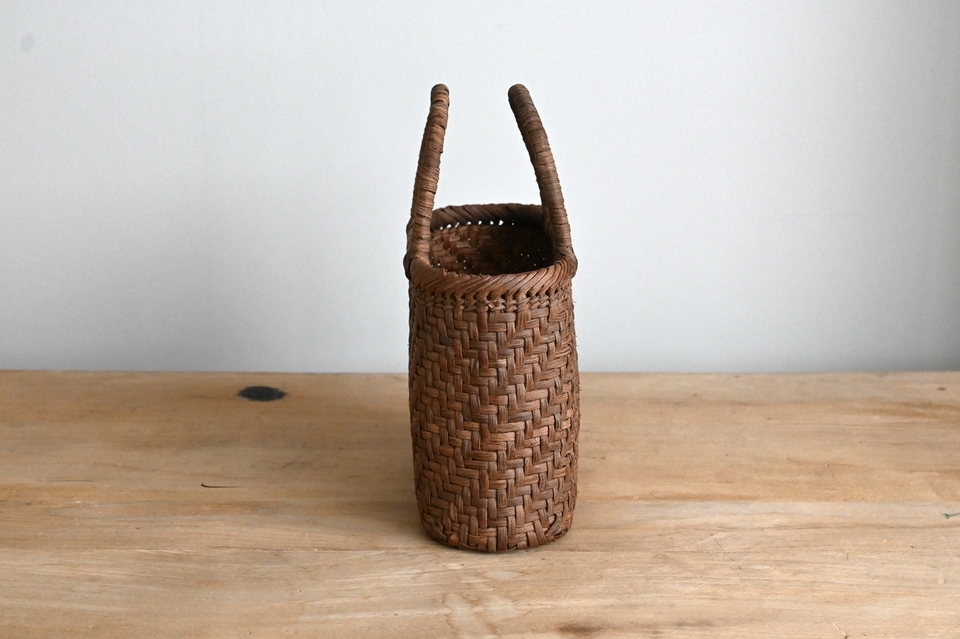 小振りな山葡萄の楕円型バッグ