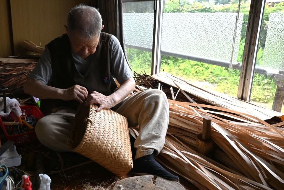 イタヤ細工の少し背の低いかごバッグ