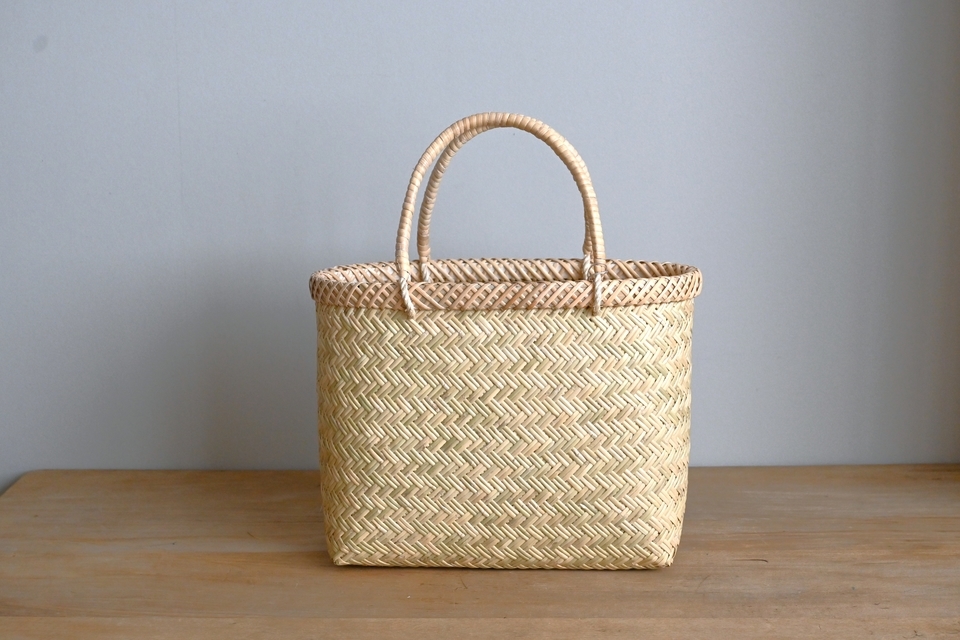 網目縁の篠竹の手提げかご（楕円）