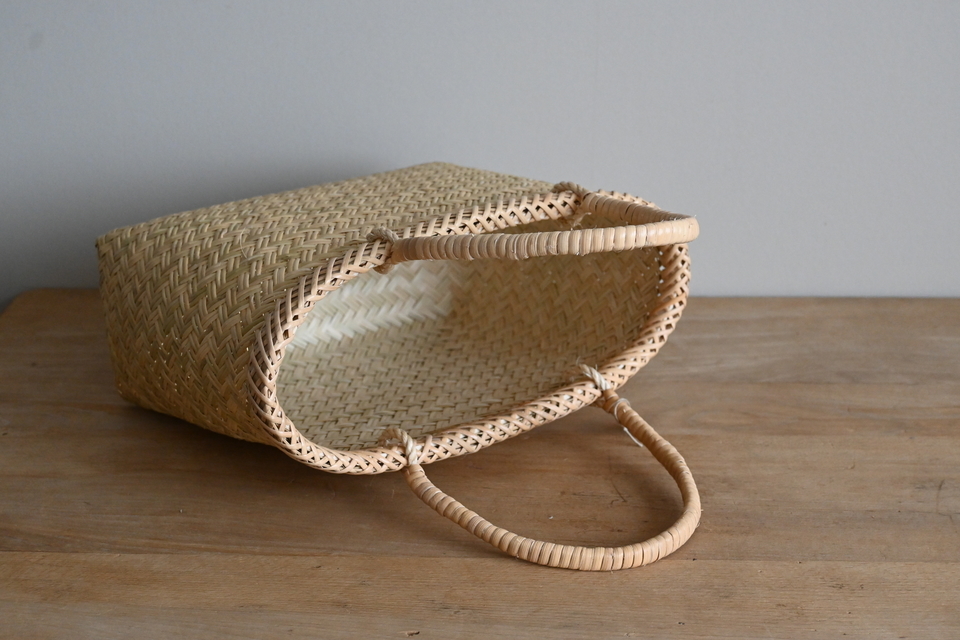 網目縁の篠竹の手提げかご（楕円）