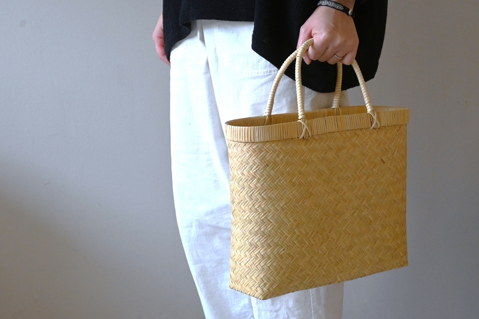 篠竹のスリムな手提げかご