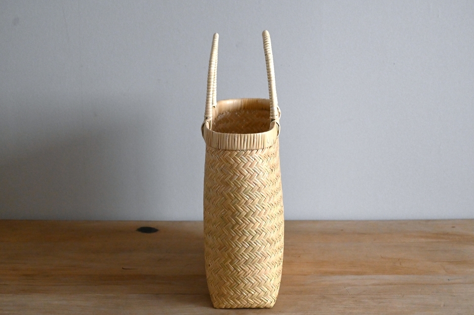 篠竹のスリムな手提げかご