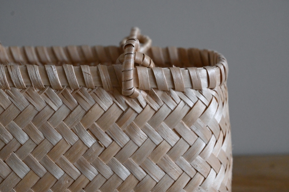 イタヤ細工の少し背の低いかごバッグ