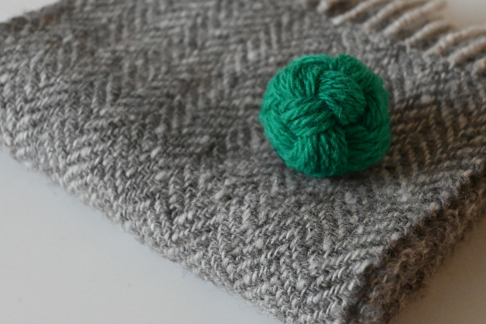 羊毛のブローチ