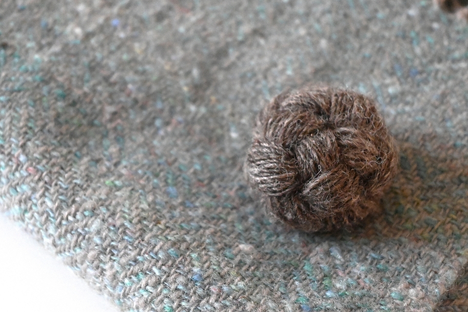 羊毛のブローチ