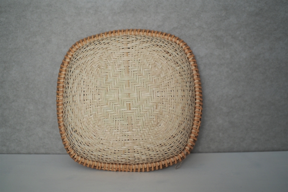マタタビの飾り編み四角盛りかご