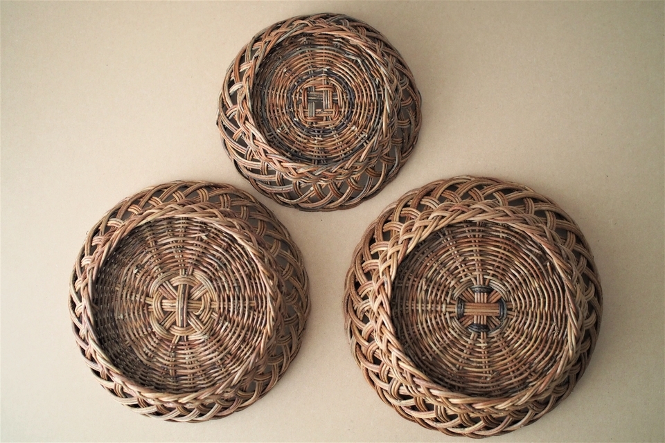 あけびの波編み盛りかご　