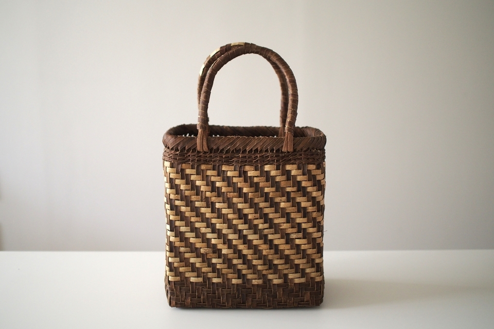 胡桃の縦長バッグ