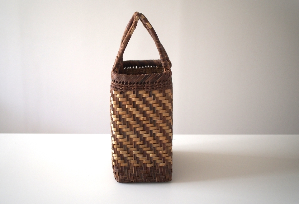 胡桃の縦長バッグ