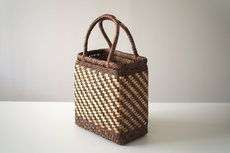 胡桃の縦長バッグ