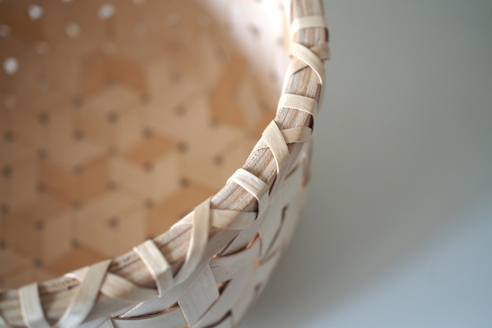 イタヤの鉄線編み丸かご