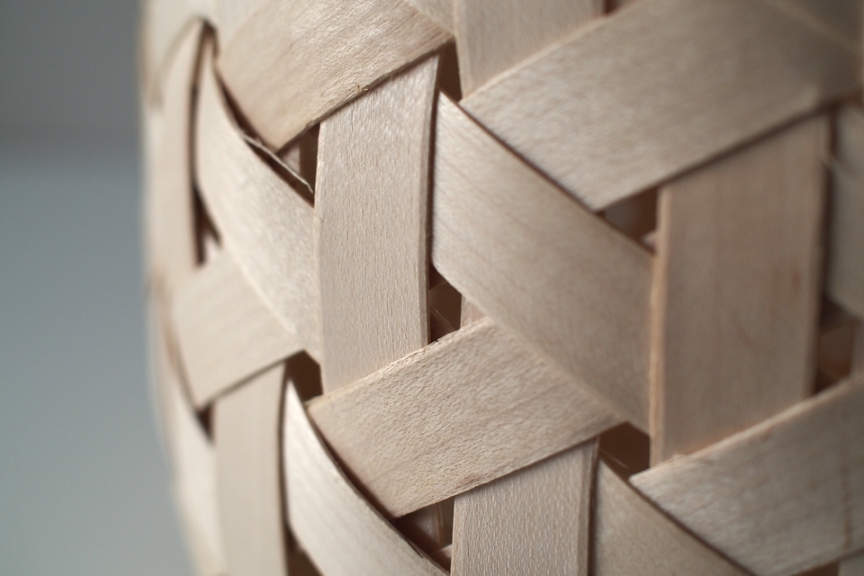 イタヤの鉄線編み丸かご