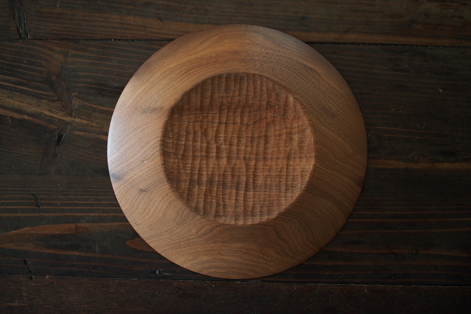 そだてる胡桃の木皿 