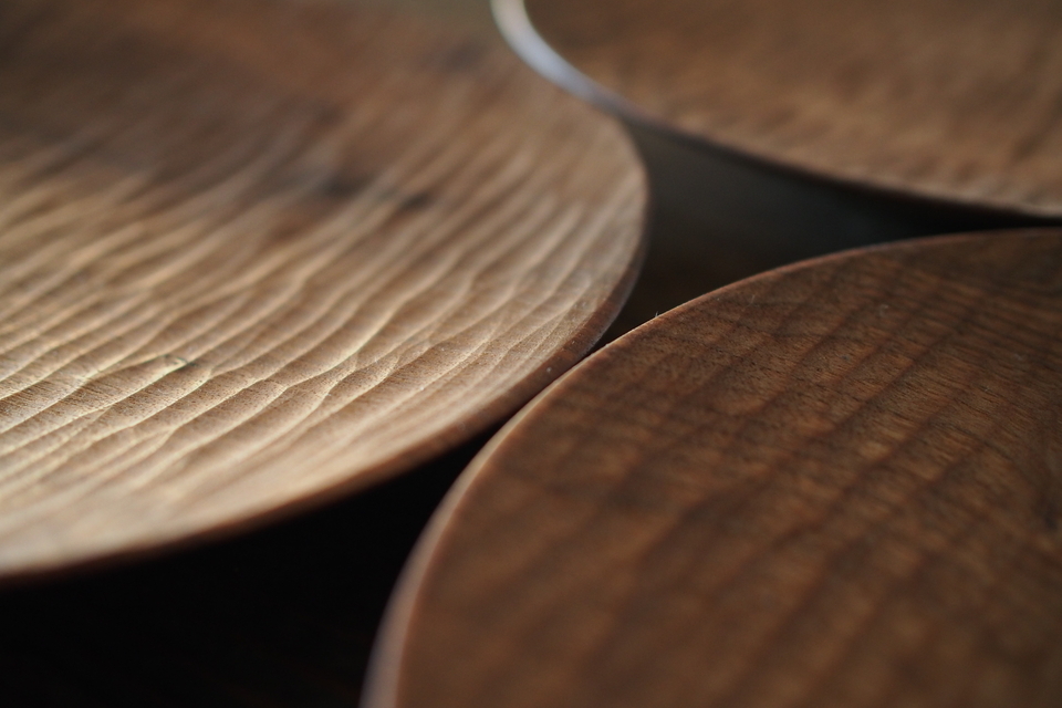 そだてる胡桃の木皿 