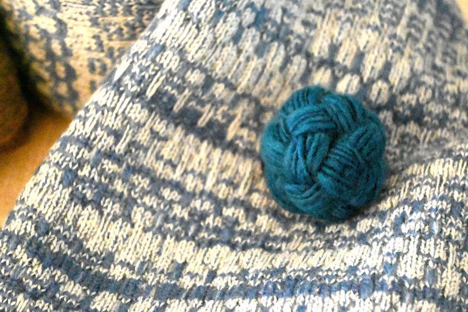 羊毛のブローチ