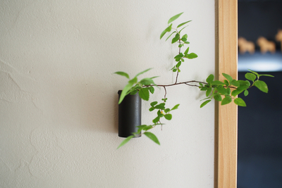 須藤吉徳さん　銅の花器