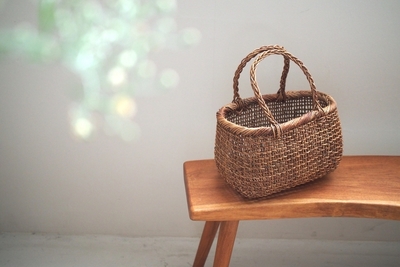 ぷっくりとしたあけびの細目こだし編みかご