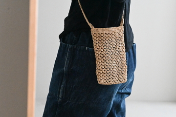 ラフィアのかぎ編みポシェット